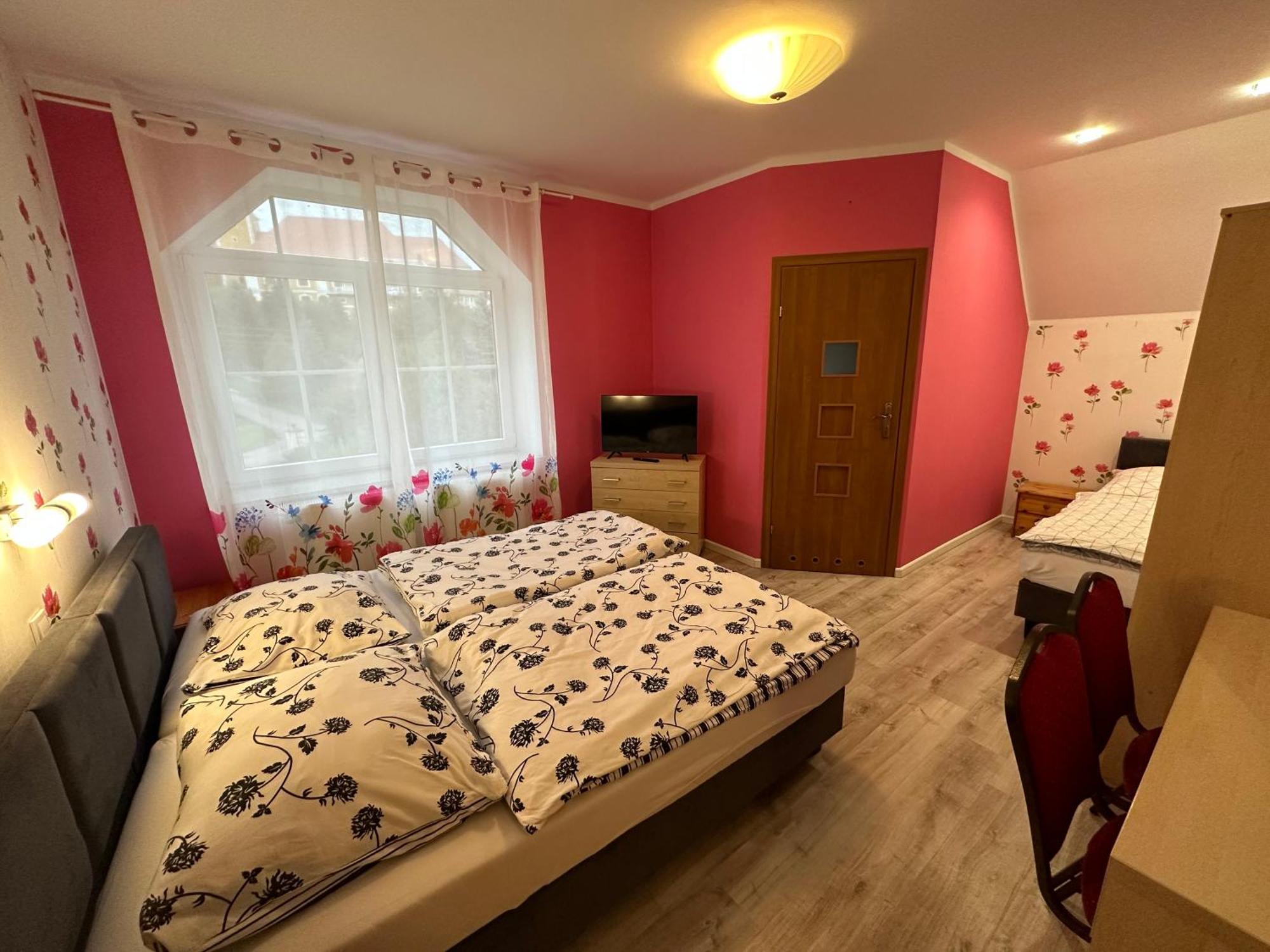 Dom Goscinny Gerus Plawna  Bagian luar foto