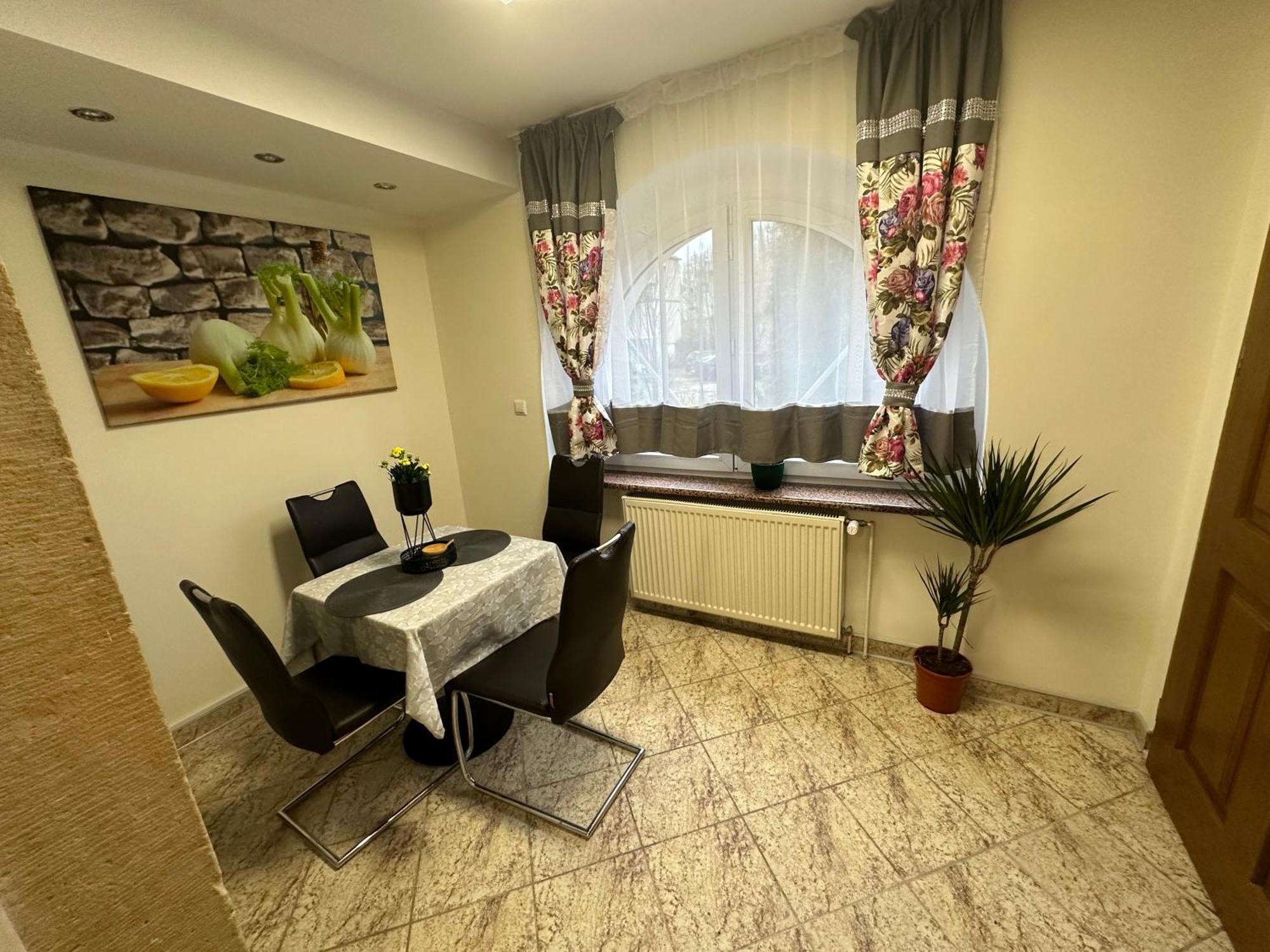 Dom Goscinny Gerus Plawna  Bagian luar foto